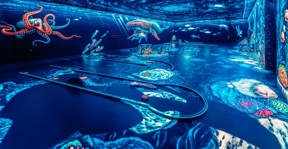 Dubai: 3D Glow-in-the-Dark Blacklight Mini Golf Experience