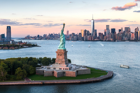 NYC: Visita alla Statua della Libertà e tour a piedi di Manhattan di 3 oreNew York: Statua della Libertà e giro turistico a piedi