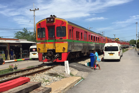 Bangkok: Maeklong Railway and Damnoen Saduak Market Tour Bangkok: Maeklong Railway, Floating Market & Wat Bangkrung