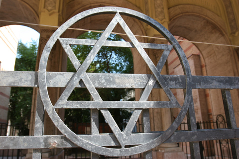 Budapest: Jewish Heritage Guided Tour with Synagogue Ticket4-Hour Tour with Kazinczy Street Synagogue Admission