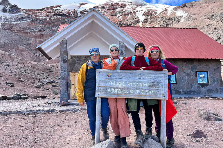 From Baños: Chimborazo Volcano hiking private tour & lunch