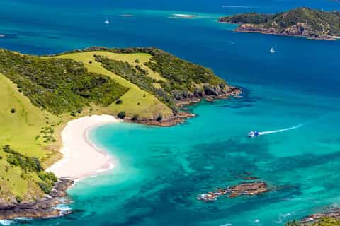 bay of islands hole in the rock scenic island cruise