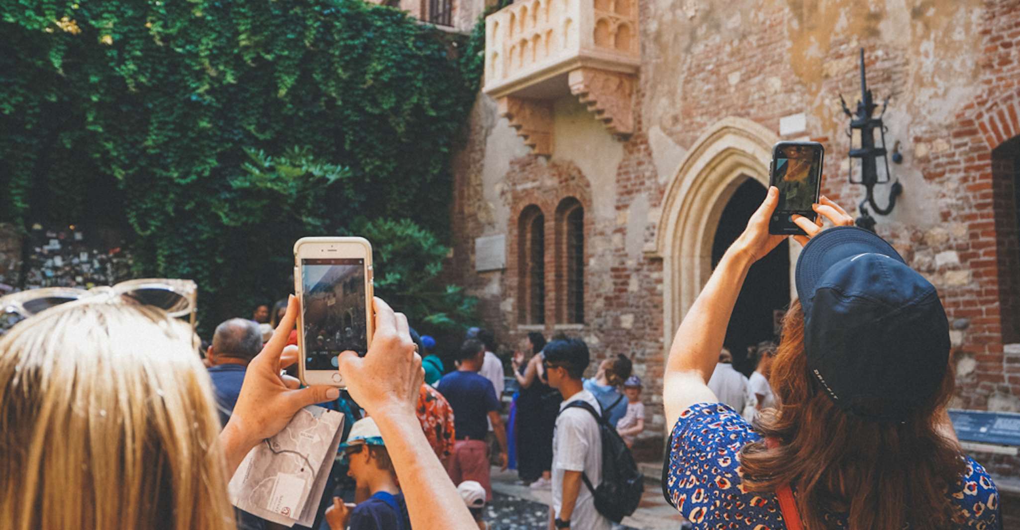 Verona, Walking Tour with Skip-the-Line Arena Ticket - Housity