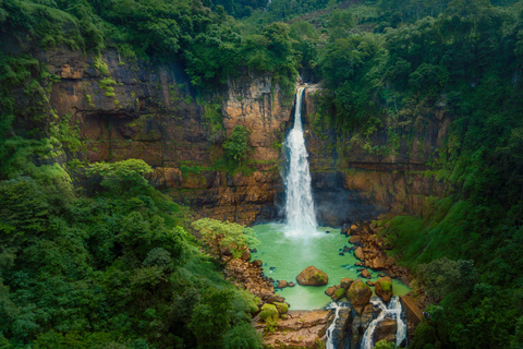 Bali: Gitgit and Alingaling Waterfalls Small Group TourPrivate Tour with Entrance Fees