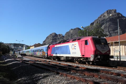 From Katerini or Platamonas: Meteora Day Trip by Train