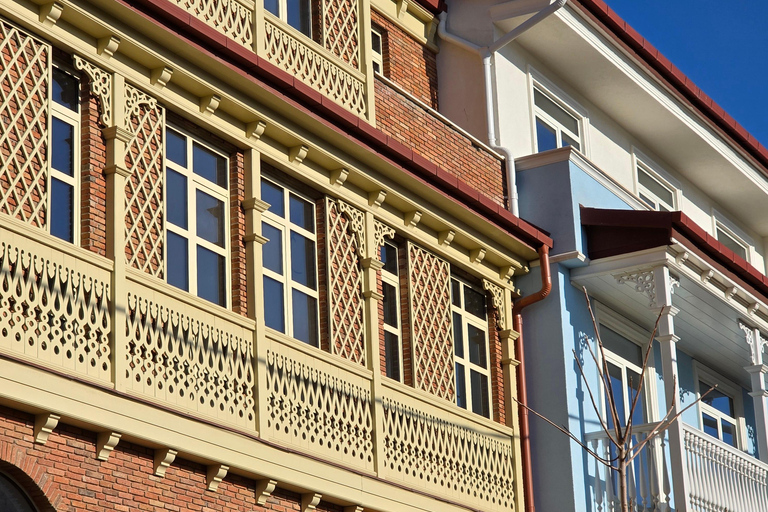 Tbilisi: Old Town Left Bank Walking Tour with Boat Ride