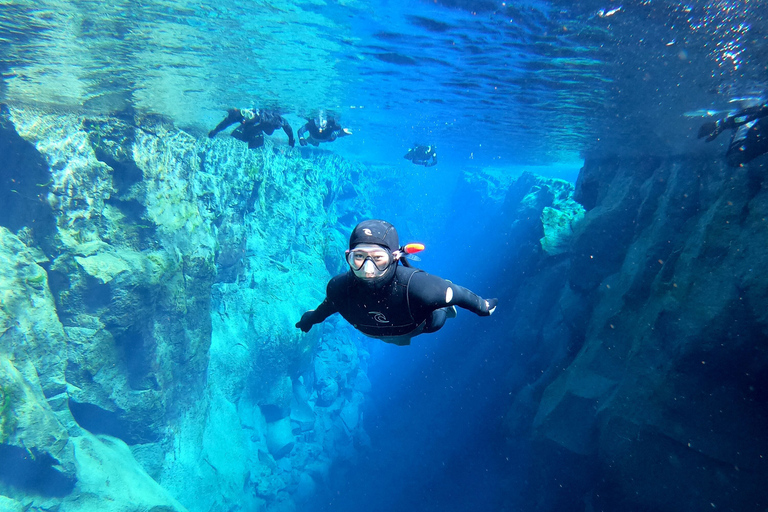 Vanuit Reykjavik: Silfra-snorkelen met onderwaterfoto'sOptie met een wetsuit