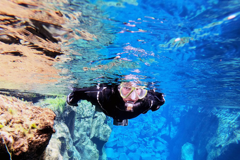 Da Reykjavik: Snorkeling a Silfra con foto subacqueeOpzione con muta stagna