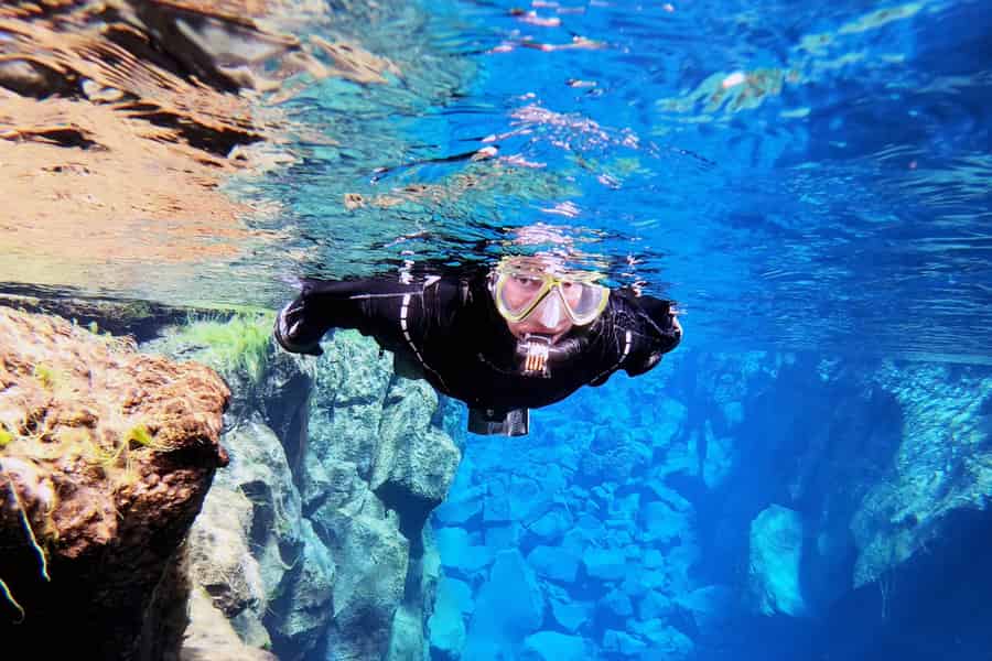 Von Reykjavik aus: Schnorcheln in Silfra mit kostenlosen Fotos. Foto: GetYourGuide