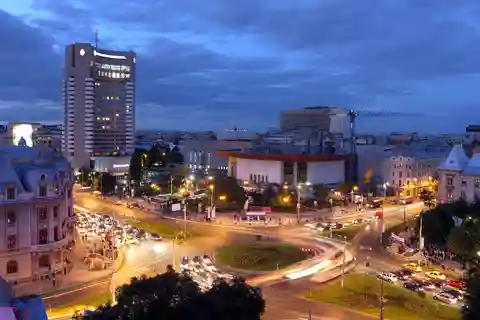 Bukarest: 2-timers sightseeingtur om aftenen i bil