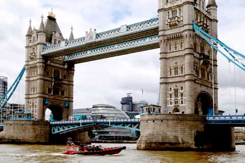 London: Speedboat Tour Through Heart of the City