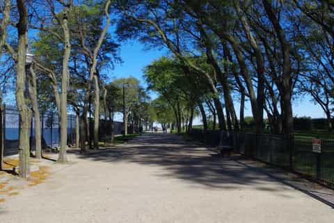Chicago Lakefront Bike Tour of Lincoln Park