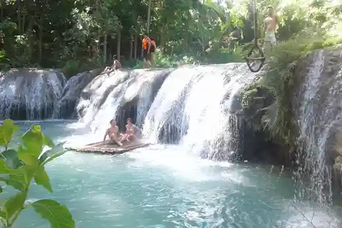 Dumaguete : Visite privée de l'île de Siquijor et des chutes de Cambugahay