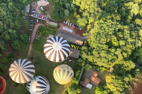 Vuelo de Medio Día en Globo Aerostático por los Volcanes de la Garrotxa