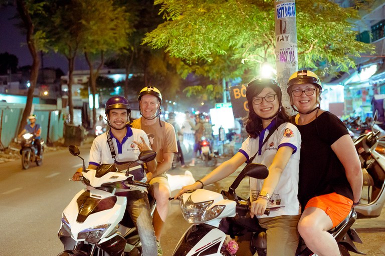 Hô-Chi-Minh-Ville : visite street food privée en motoHô-Chi-Minh-Ville : visite gourmande nocturne à moto