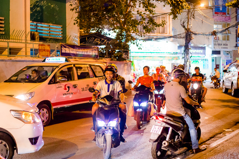 Hô-Chi-Minh-Ville : visite street food privée en motoHô-Chi-Minh-Ville : visite gourmande nocturne à moto