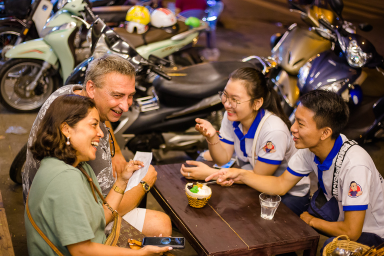 Hô-Chi-Minh-Ville : visite street food privée en motoHô-Chi-Minh-Ville : visite gourmande nocturne à moto