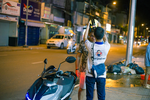 Hô-Chi-Minh-Ville : visite street food privée en motoHô-Chi-Minh-Ville : visite gourmande nocturne à moto