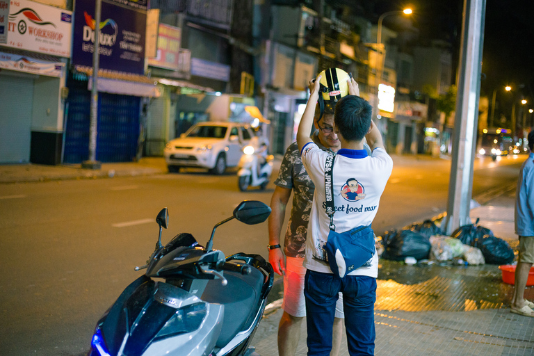 Hô-Chi-Minh-Ville : visite street food privée en motoHô-Chi-Minh-Ville : visite gourmande nocturne à moto