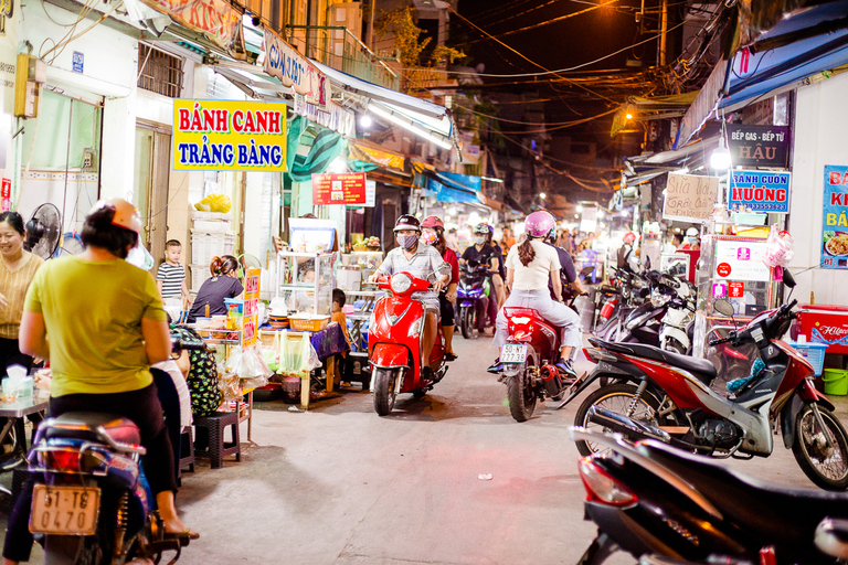 Hô-Chi-Minh-Ville : visite street food privée en motoHô-Chi-Minh-Ville : visite gourmande nocturne à moto