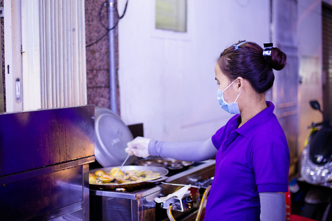 Hô-Chi-Minh-Ville : visite street food privée en motoHô-Chi-Minh-Ville : visite gourmande nocturne à moto