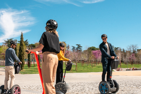 Madri: excursão de segway de 1,5 horas pela cidade velhaMadri: Tour de Segway de 1,5 hora pelos destaques da Cidade Velha