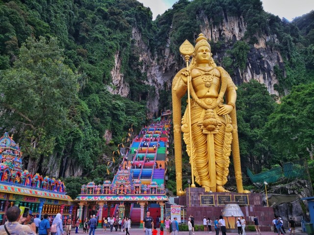 Visit Kuala Lumpur Suburbs and Batu Caves Half-Day Tour in Kuala Lumpur