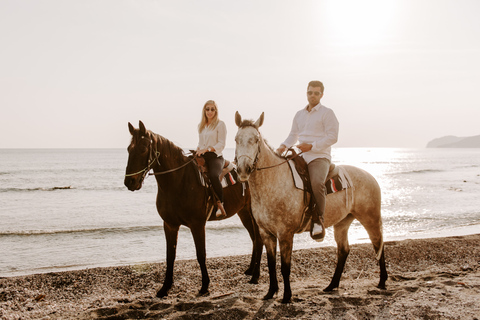 Santorini: Experiencia a caballo en un paisaje volcánico