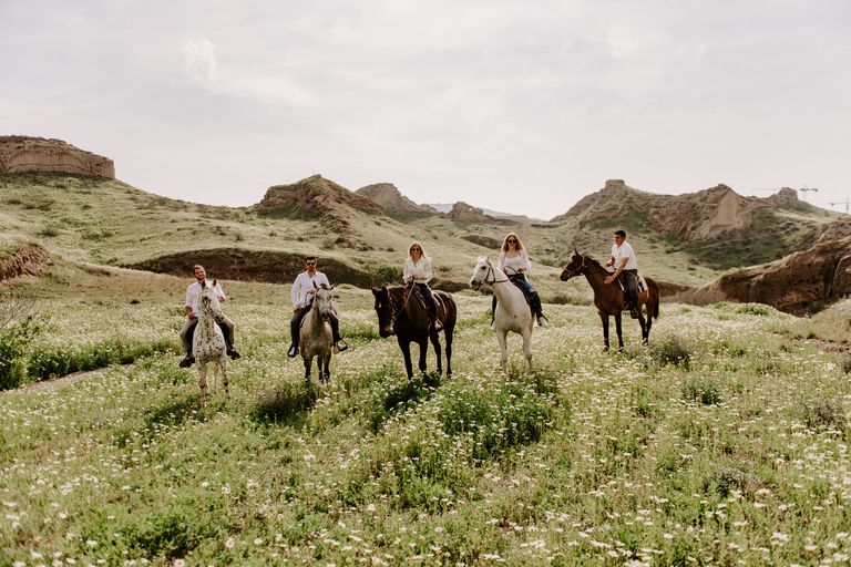 Santorini: Experiência de passeio a cavalo em uma paisagem vulcânicaSantorini: experiência de cavalgada na paisagem vulcânica