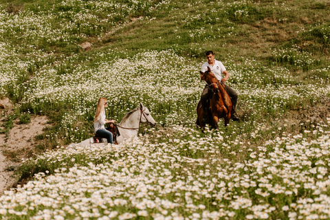 Santorini: Experiência de passeio a cavalo em uma paisagem vulcânicaSantorini: experiência de cavalgada na paisagem vulcânica