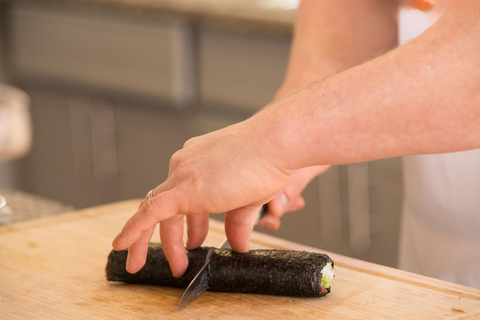 Minneapolis: Sushi Cooking Class at a Local Brewery