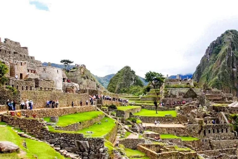 Cusco: 2-Day Sacred Valley and Machu Picchu Guided Tour Standard Tour and Climb to Machu Picchu Mountain