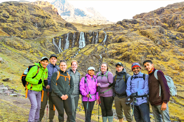 Cusco: 4-tägiger Lares-Treck zum Machu Pichu mit Panoramazug