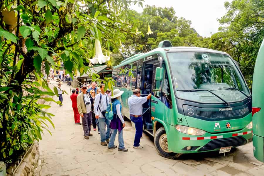 Ab Aguas Calientes: Hin- und Rückfahrt per Bus nach Machu Picchu. Foto: GetYourGuide