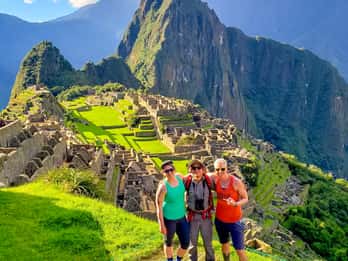 Aguas Calientes: Machu Picchu - Ticket, Bus & Guide Aguas Calientes: Machu Picchu - Ticket, Bus & Guide