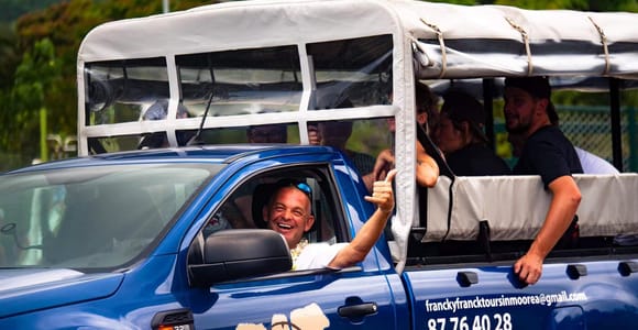 Moorea: 4WD Tour with Magic Mountain, Gardens & Distillery