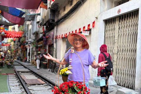 Hanoi: Military History Museum, Hoa Lo Prison & Gardens Tour Small Group: All-In-One Tour: Highlights & Train Street
