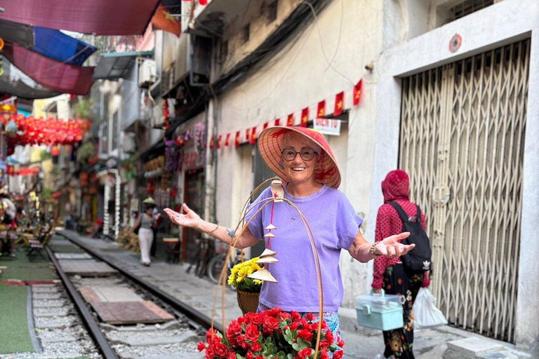 Hanoi: Military History Museum, Hoa Lo Prison & Gardens Tour Small Group: All-In-One Tour: Highlights & Train Street