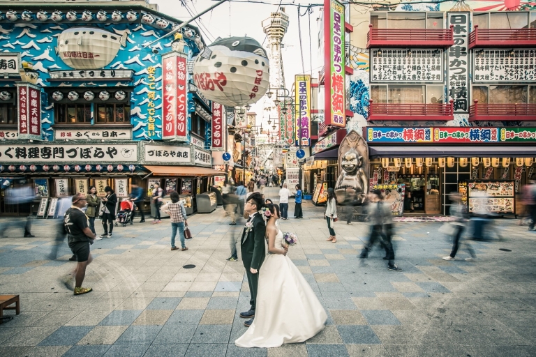 Prywatna sesja zdjęciowa dla par w kultowym punkcie orientacyjnym w Osace2 lokalizacje (Dotonbori i Shinsekai)