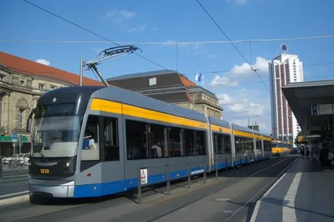 City tour on foot, by S-Bahn and tram