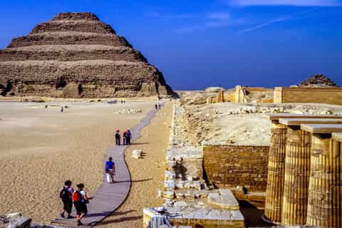 Hurghada: Day Trip to Pyramids, Memphis & Sakkara by Flight