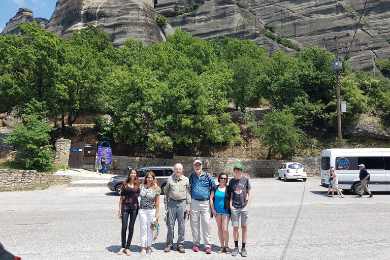 De Thessaloniki: Viagem de trem para Meteora e passeio pelo mosteiroDe Thessaloniki: viagem de trem para Meteora e excursão ao mosteiro