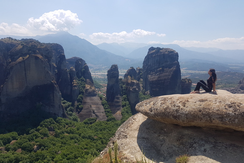 De Atenas: Viagem de 1 dia de trem para as cavernas e mosteiros de Meteora