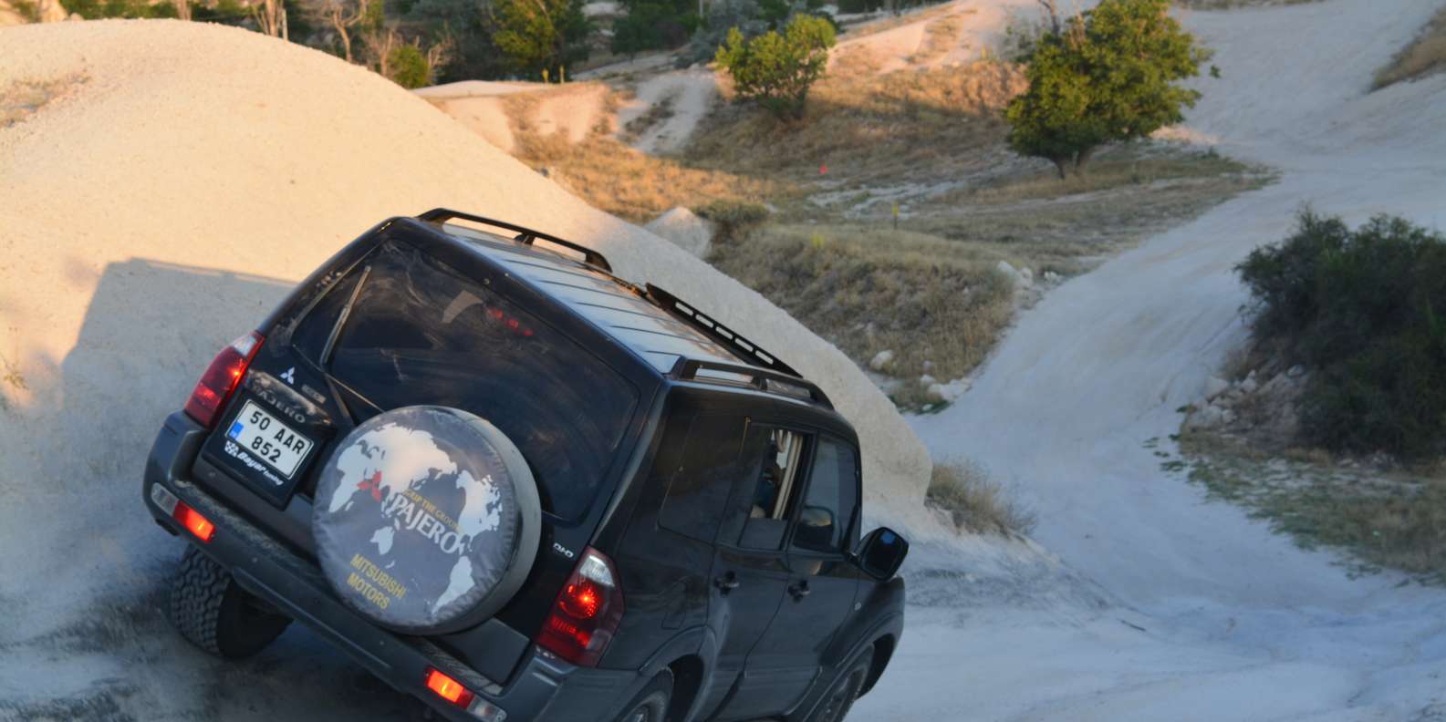 Göreme: Cappadocia Hot-Air Balloon Viewing with SUV