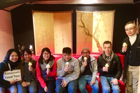 Kanazawa: Omicho Market & Tea House District Food Tour