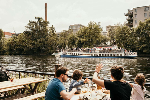 Berlin: 3-stündige Bierabend-Sightseeing-BootsfahrtBerlin: 3-stündige abendliche Sightseeing Bootstour