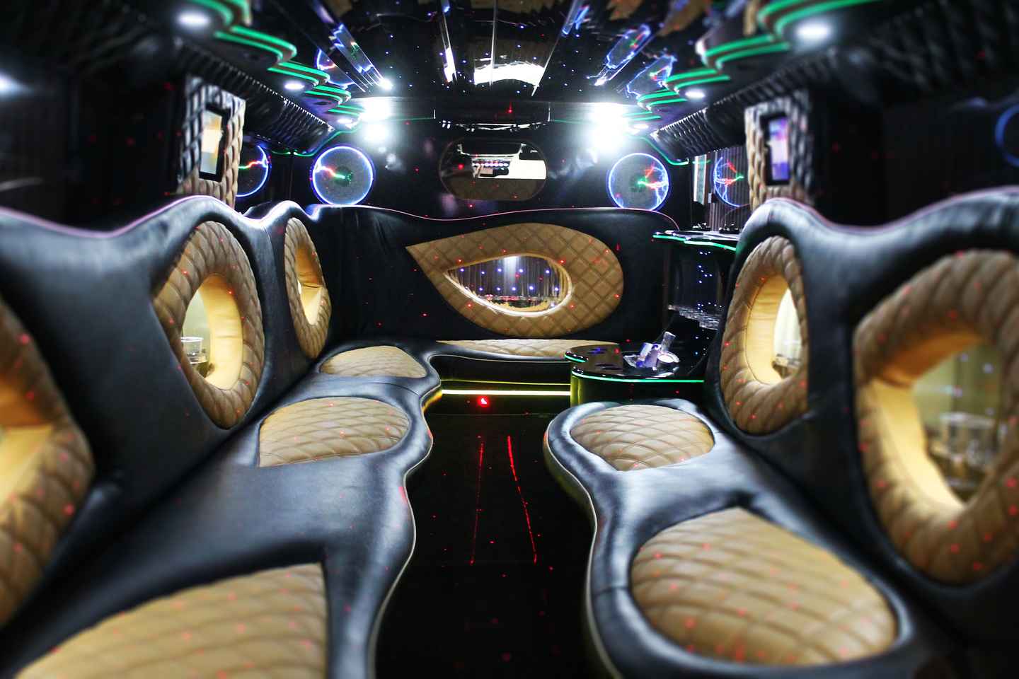 Prague: Private Hummer-Limousine Transfer