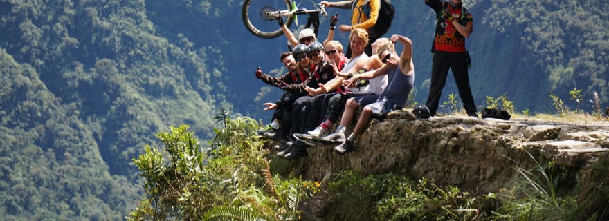 La Paz: In mountain bike lungo la strada più pericolosa del mondo