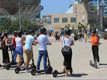 Warschau: 90-minütige E-Scooter-Tour durch die Altstadt Warschau: 90-minütige E-Scooter-Tour durch die Altstadt