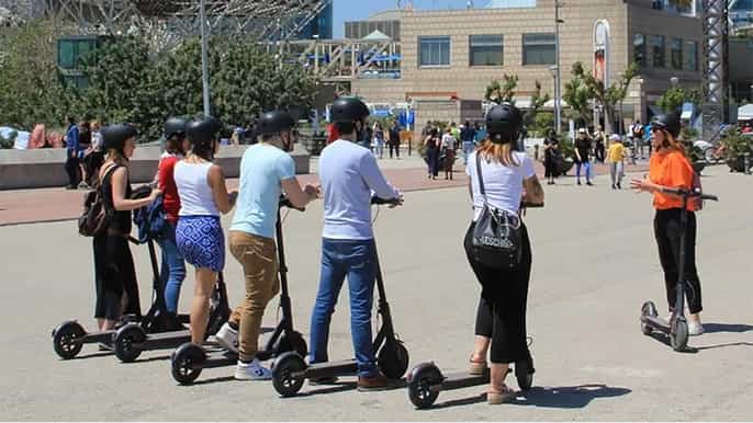 visite en scooter électrique visite guidée de 90 minutes de la vieille ville